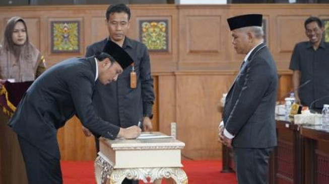 Ketua DPRD Lantik Abdul Jalil, PAW Afif Firmansyah
